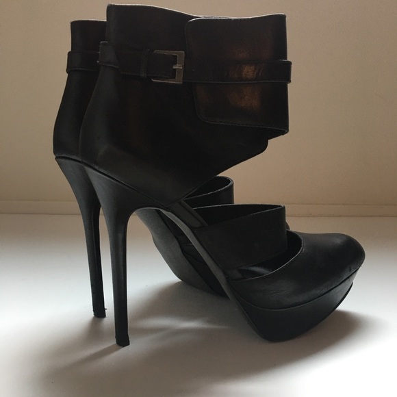 Nordstrom Trouve Black Buckle Leather Heels - Picture 4 of 8